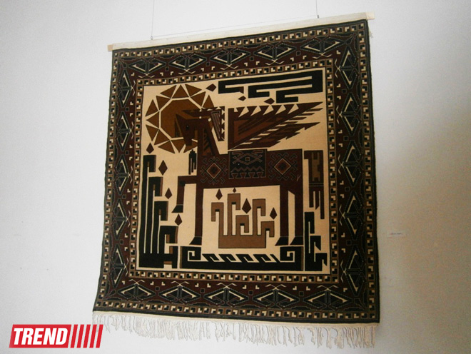 Выставка художника Айдына Раджабова: традиции и современные направления коврового искусства (ФОТО)