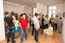 В Баку прошла выставка учеников художественной школы Arts School "Мир красок" (ФОТО)