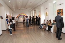 В Баку открылась благотворительная выставка "Радуга" (ФОТО)