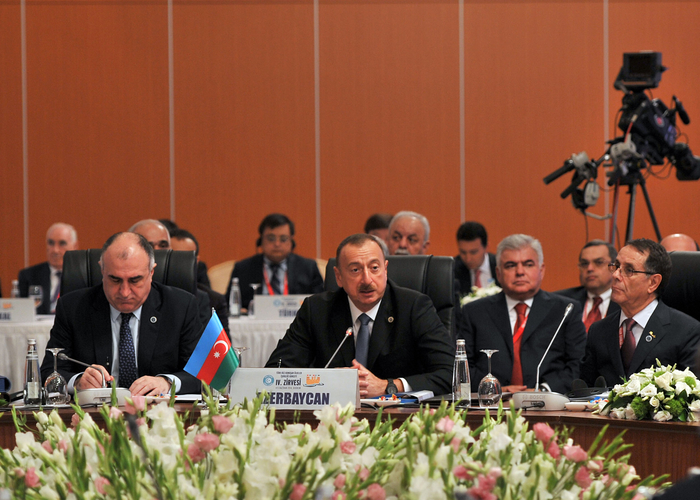 Президент Ильхам Алиев: На определенном этапе Совет сотрудничества тюркоязычных государств должен подумать о создании совместного инвестиционного фонда (ФОТО)