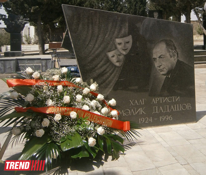 В Баку почтили память выдающегося актера Мелика Дадашова (ФОТО)