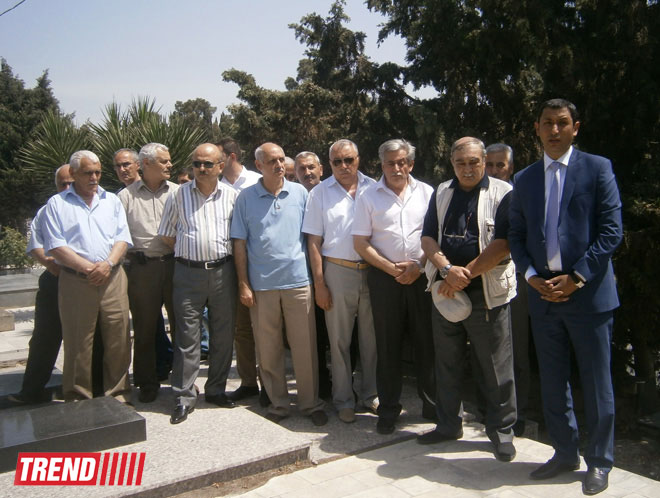 В Баку почтили память выдающегося актера Мелика Дадашова (ФОТО)