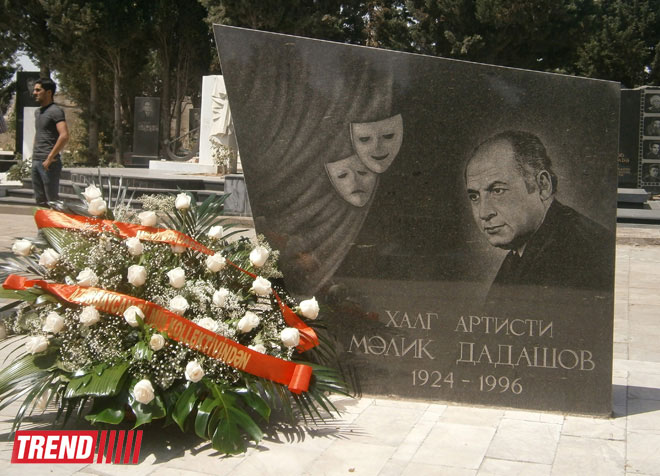 В Баку почтили память выдающегося актера Мелика Дадашова (ФОТО)
