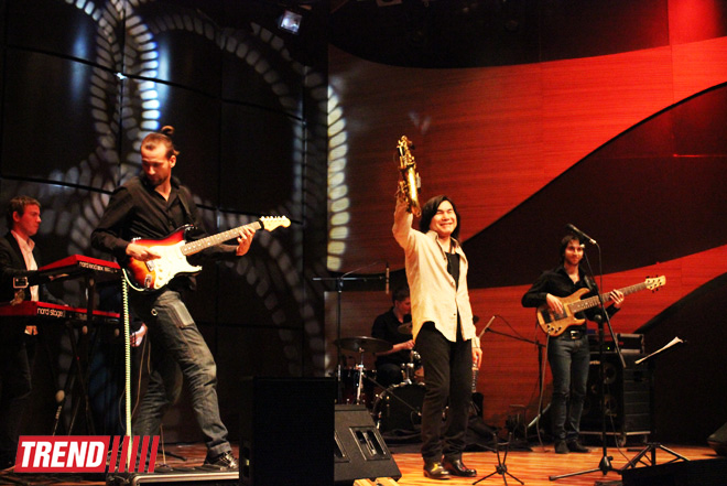 Батырхан Шукенов с аншлагом выступил в Международном центре мугама: "Баку - особенно родной для меня город" (ФОТО)