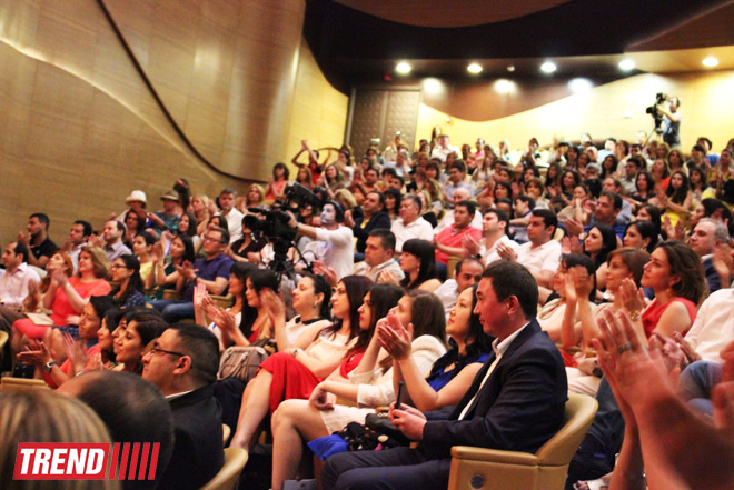 Батырхан Шукенов с аншлагом выступил в Международном центре мугама: "Баку - особенно родной для меня город" (ФОТО)