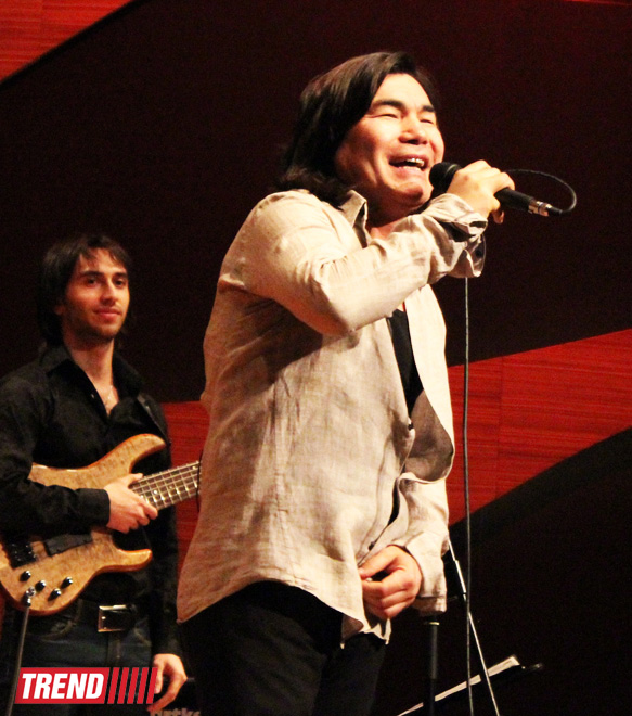 Батырхан Шукенов с аншлагом выступил в Международном центре мугама: "Баку - особенно родной для меня город" (ФОТО)