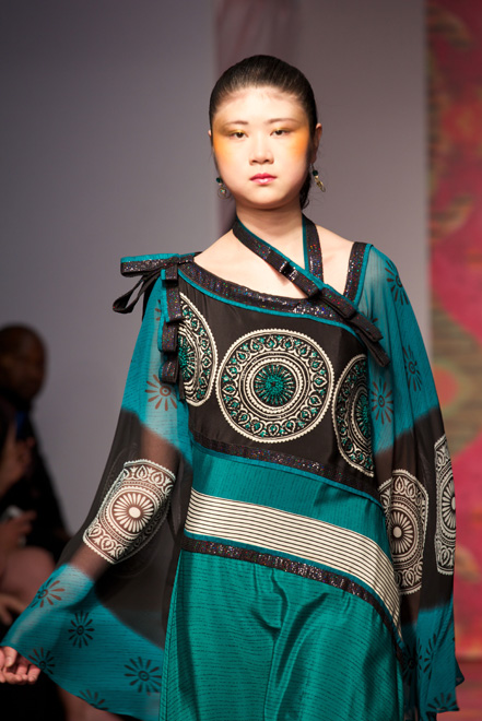 Фахрия Халафова представила в Париже этнический стиль Азербайджана и Африки (ФОТО)