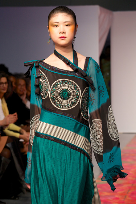 Фахрия Халафова представила в Париже этнический стиль Азербайджана и Африки (ФОТО)