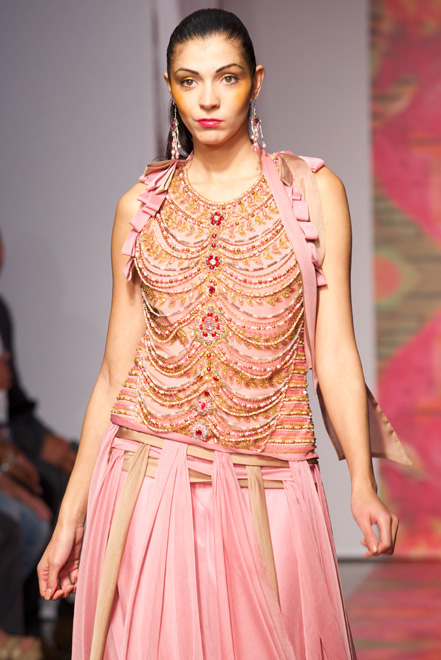 Фахрия Халафова представила в Париже этнический стиль Азербайджана и Африки (ФОТО)