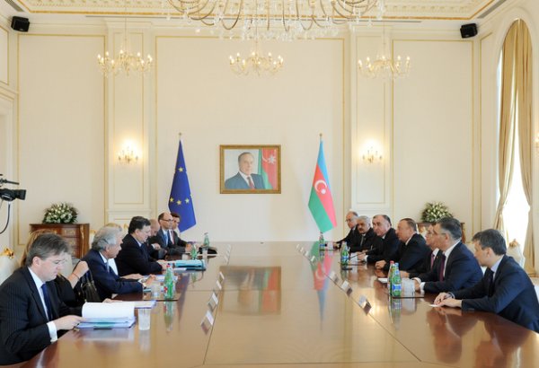 Состоялась встреча Президента Азербайджана и председателя Еврокомиссии в расширенном составе (ФОТО)