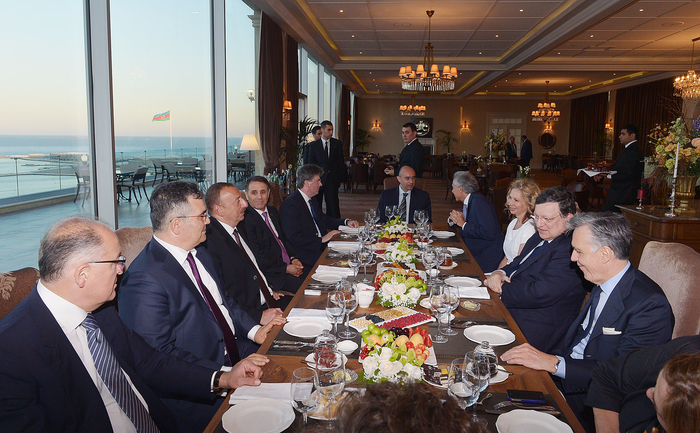 Президент Азербайджана и председатель Еврокомиссии побывали в Нагорном парке (ФОТО)