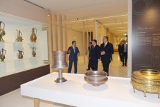 Президент Ильхам Алиев и председатель Еврокомиссии Жозе Мануэл Баррозу посетили Центр Гейдара Алиева (ФОТО)