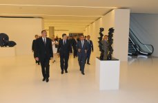 Президент Ильхам Алиев и председатель Еврокомиссии Жозе Мануэл Баррозу посетили Центр Гейдара Алиева (ФОТО)