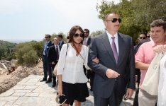 Президент Азербайджана и его супруга посетили Афинский акрополь (ФОТО)