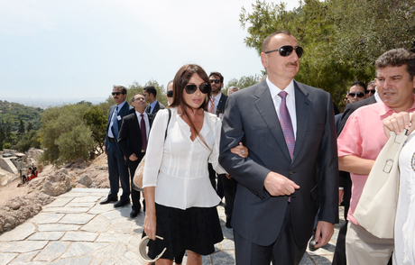 Президент Азербайджана и его супруга посетили Афинский акрополь (ФОТО)