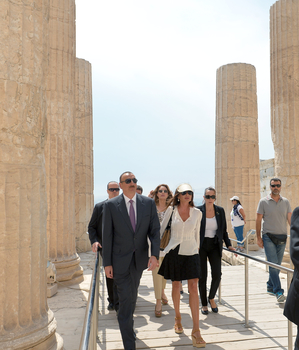 Президент Азербайджана и его супруга посетили Афинский акрополь (ФОТО)