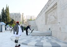 Президент Ильхам Алиев посетил могилу неизвестного солдата в Афинах (ФОТО)