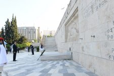 Президент Ильхам Алиев посетил могилу неизвестного солдата в Афинах (ФОТО)