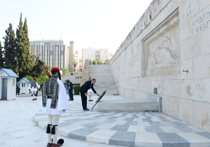 Президент Ильхам Алиев посетил могилу неизвестного солдата в Афинах (ФОТО)