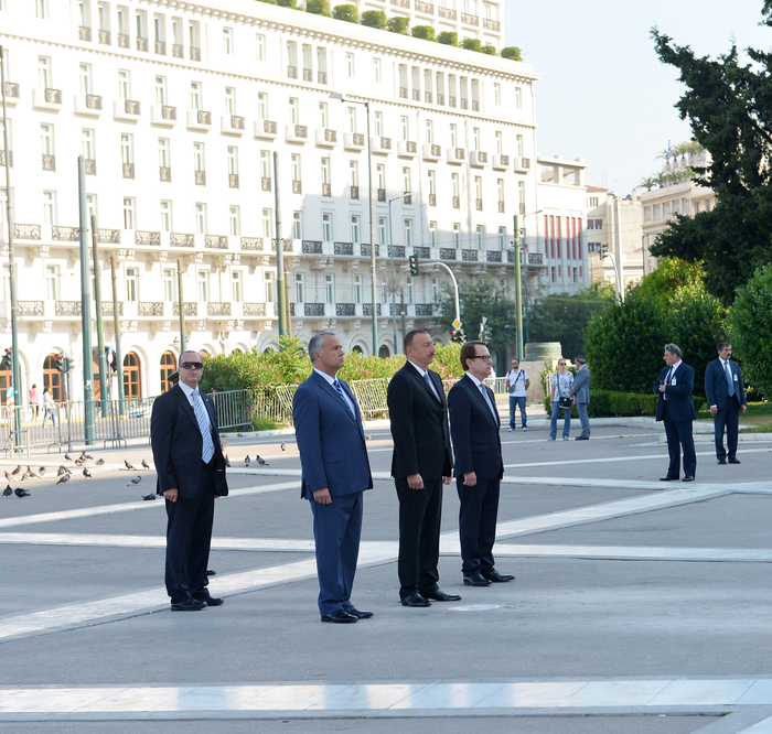 Президент Ильхам Алиев посетил могилу неизвестного солдата в Афинах (ФОТО)