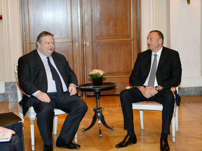 Ильхам Алиев встретился с заместителем премьер-министра, министром иностранных дел Греции (ФОТО)