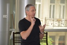 В Баку известный российский хореограф ставит боевые и танцевальные сцены спектакля "Ричард III" (ФОТО)