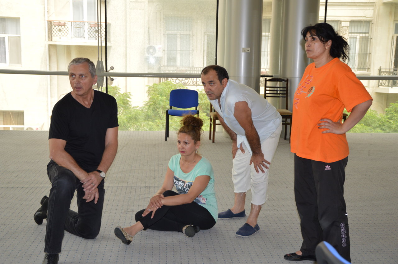 В Баку известный российский хореограф ставит боевые и танцевальные сцены спектакля "Ричард III" (ФОТО)