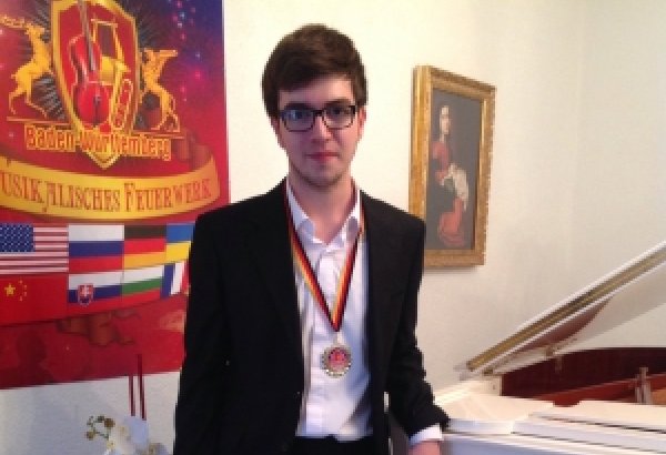 Ученик 10-го класса Атабала Манафзаде завоевал Гран-при международного конкурса в Германии (фото)