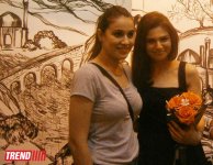 Ляман Юсифли показала достопримечательности Азербайджана, расписав стены художественной галереи (ФОТО)