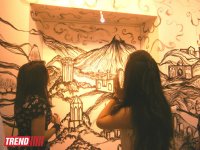 Ляман Юсифли показала достопримечательности Азербайджана, расписав стены художественной галереи (ФОТО)