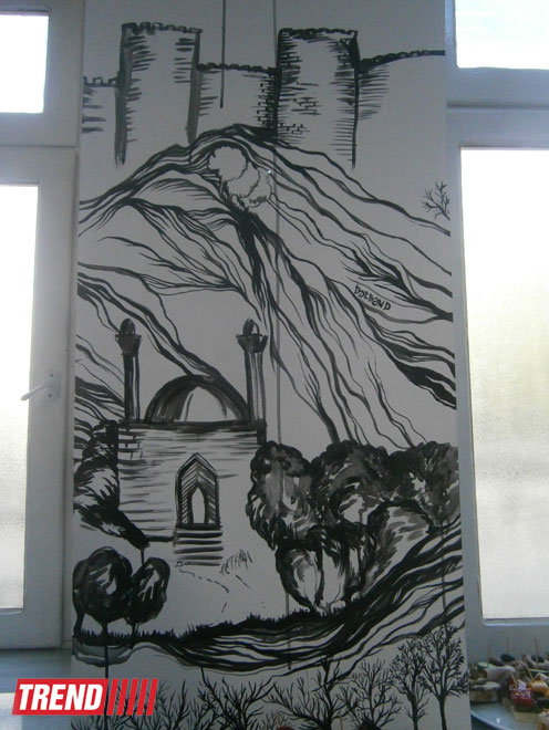 Ляман Юсифли показала достопримечательности Азербайджана, расписав стены художественной галереи (ФОТО)