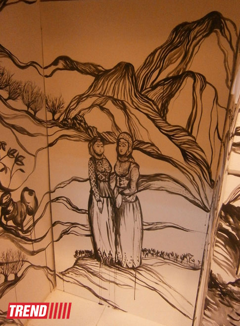 Ляман Юсифли показала достопримечательности Азербайджана, расписав стены художественной галереи (ФОТО)