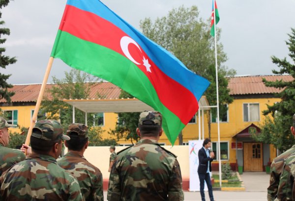 Военнослужащим с высшим образованием в Азербайджане будут присваивать звание лейтенанта