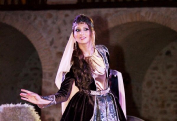 В Шеки показали костюмы тюркоязычных стран (ФОТО)