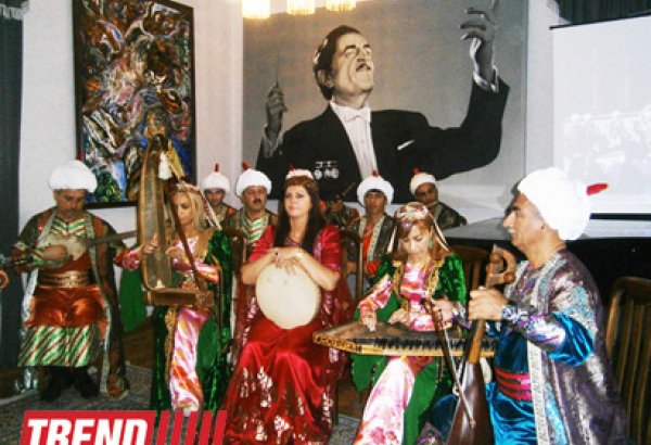 В Баку состоялась встреча с участниками фестиваля "Шелковый путь" (ФОТО)