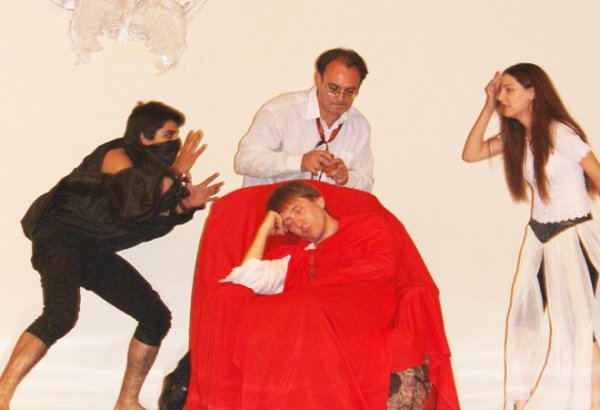 "Маска безумия или магия искусства" - в Баку представили оригинальную компиляцию по Шекспиру и Чехову (ФОТО)