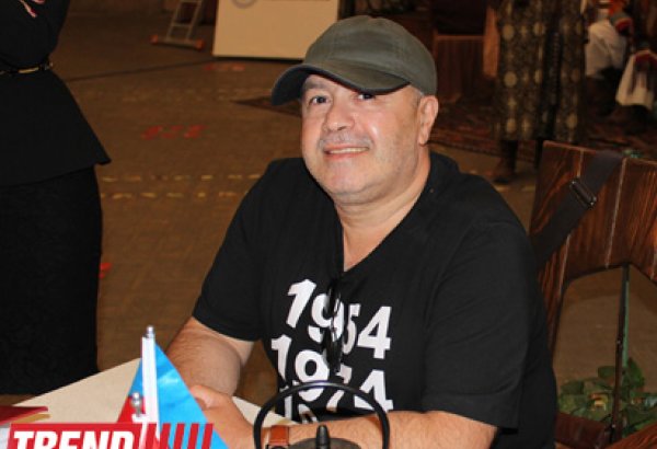 Deutsch Fußball-Fan Эльчин Иманов, или "Пророческая майка" Рахиба Азери о четвертом чемпионстве Германии (ФОТО)