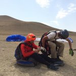 Паралимпиец Кямал Мамедов учится летать на параплане (ФОТО)