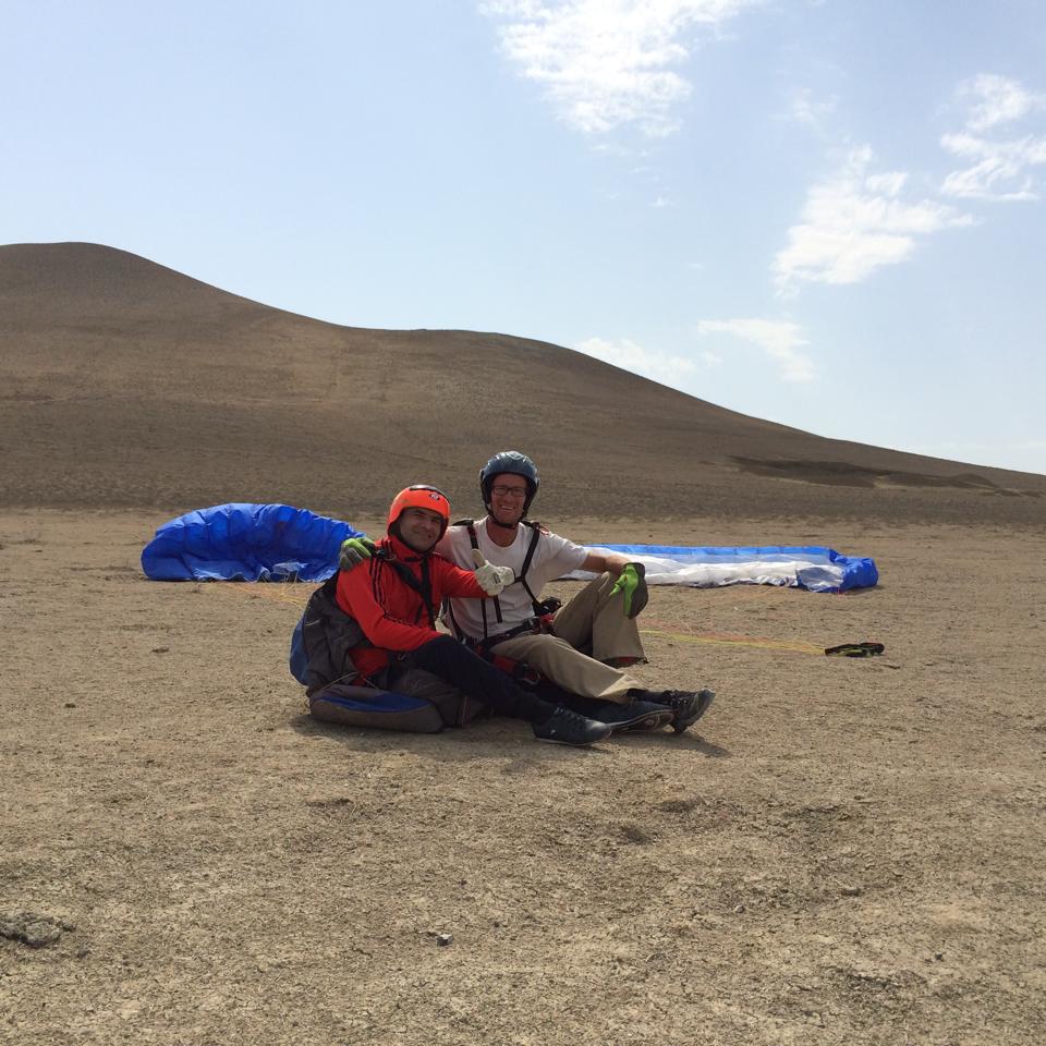 Паралимпиец Кямал Мамедов учится летать на параплане (ФОТО)