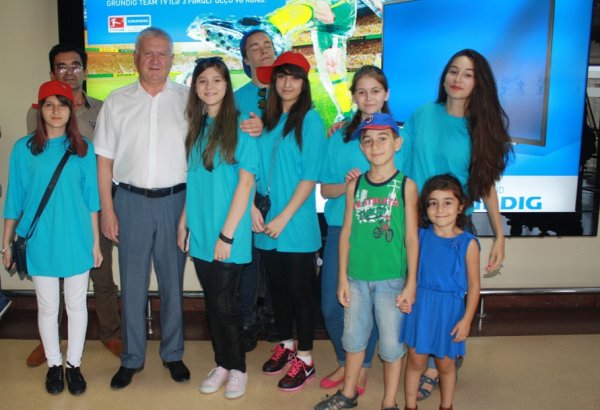 Азербайджанские школьники и студенты отправились в учебно-ознакомительную поездку по России (ФОТО)