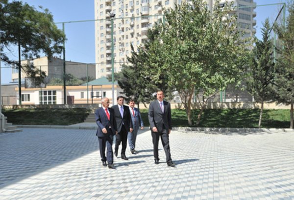 Президент Азербайджана ознакомился со зданием одной из бакинских средних школ после капремонта и реконструкции