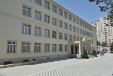 Президент Азербайджана ознакомился со зданием одной из бакинских средних школ после капремонта и реконструкции