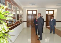 Президент Азербайджана ознакомился со зданием одной из бакинских средних школ после капремонта и реконструкции