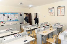 Президент Азербайджана ознакомился со зданием одной из бакинских средних школ после капремонта и реконструкции