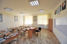 Президент Азербайджана ознакомился со зданием одной из бакинских средних школ после капремонта и реконструкции