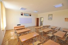 Президент Азербайджана ознакомился со зданием одной из бакинских средних школ после капремонта и реконструкции