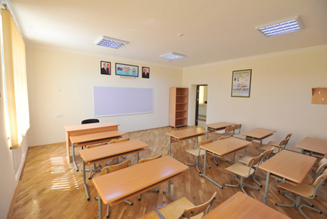 Президент Азербайджана ознакомился со зданием одной из бакинских средних школ после капремонта и реконструкции