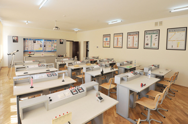 Президент Азербайджана ознакомился со зданием одной из бакинских средних школ после капремонта и реконструкции