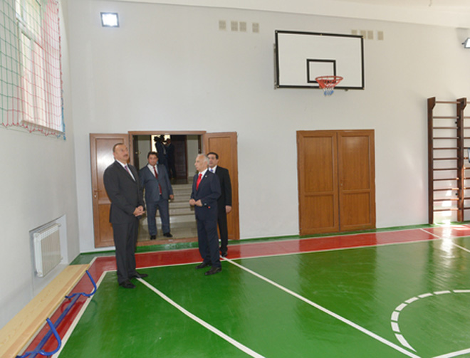 Президент Азербайджана ознакомился со зданием одной из бакинских средних школ после капремонта и реконструкции