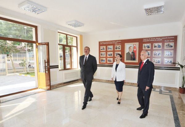 Ильхам Алиев ознакомился с Комплексом "Школа-лицей" Бакинского славянского университета после капремонта (ФОТО)